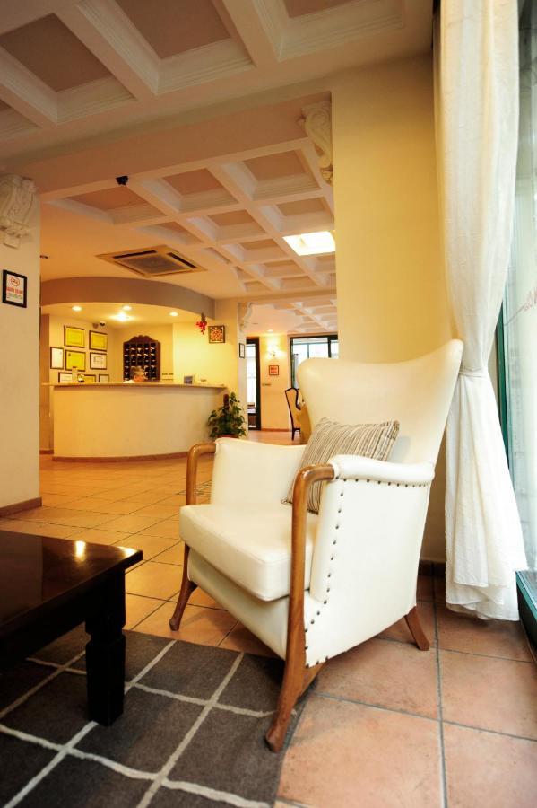 Uestuen Hotel Alsancak Ізмір Екстер'єр фото