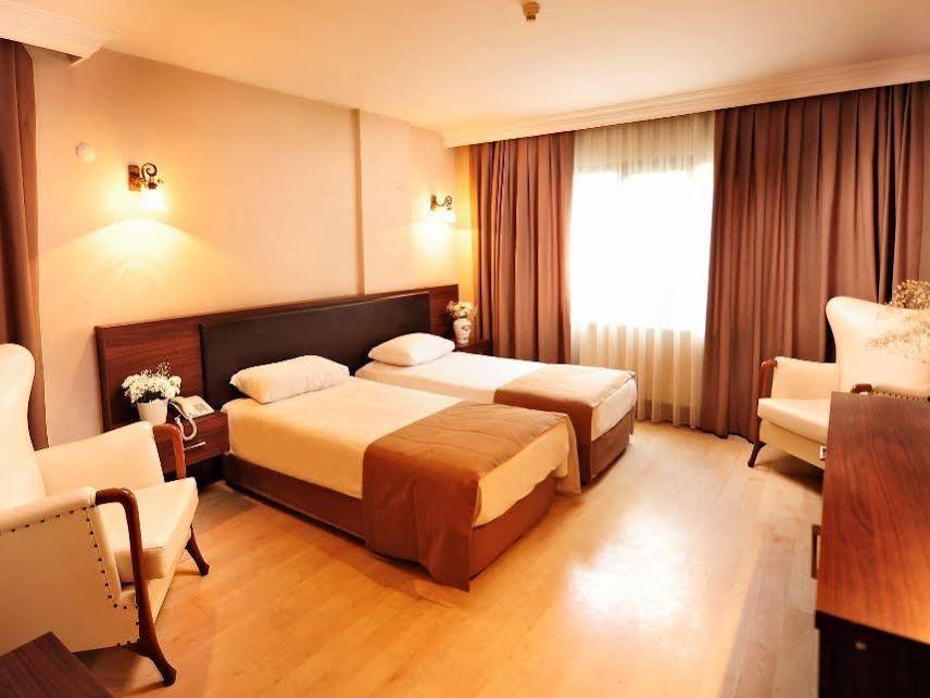 Uestuen Hotel Alsancak Ізмір Екстер'єр фото