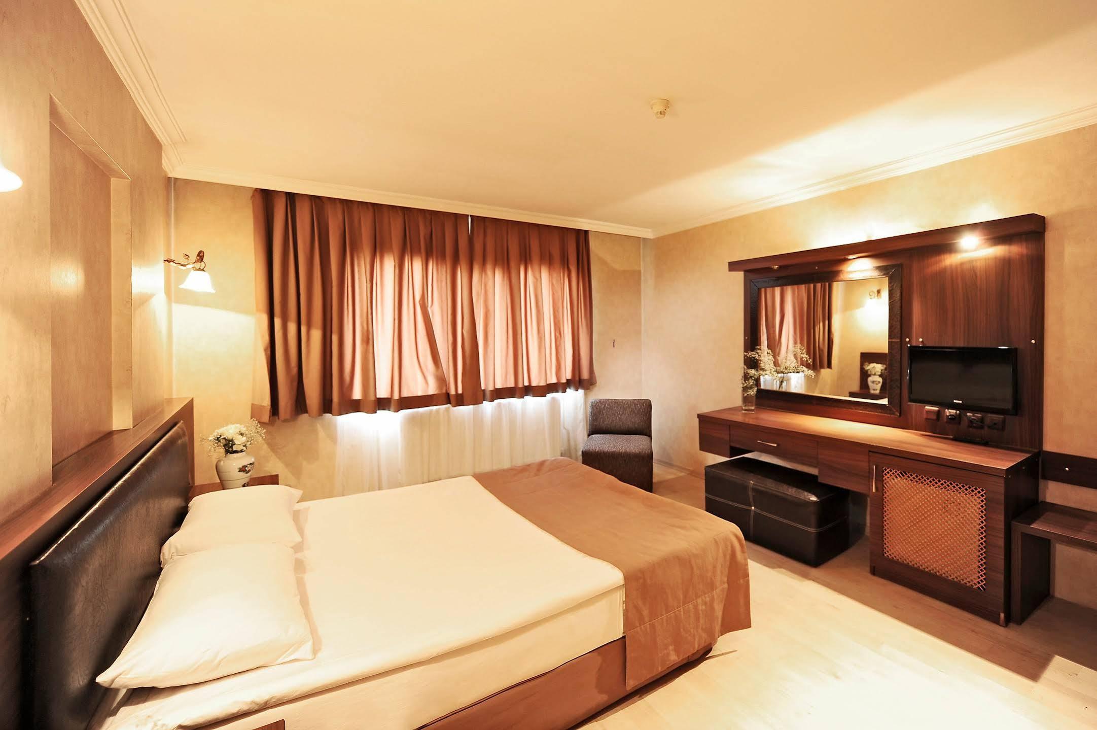 Uestuen Hotel Alsancak Ізмір Екстер'єр фото