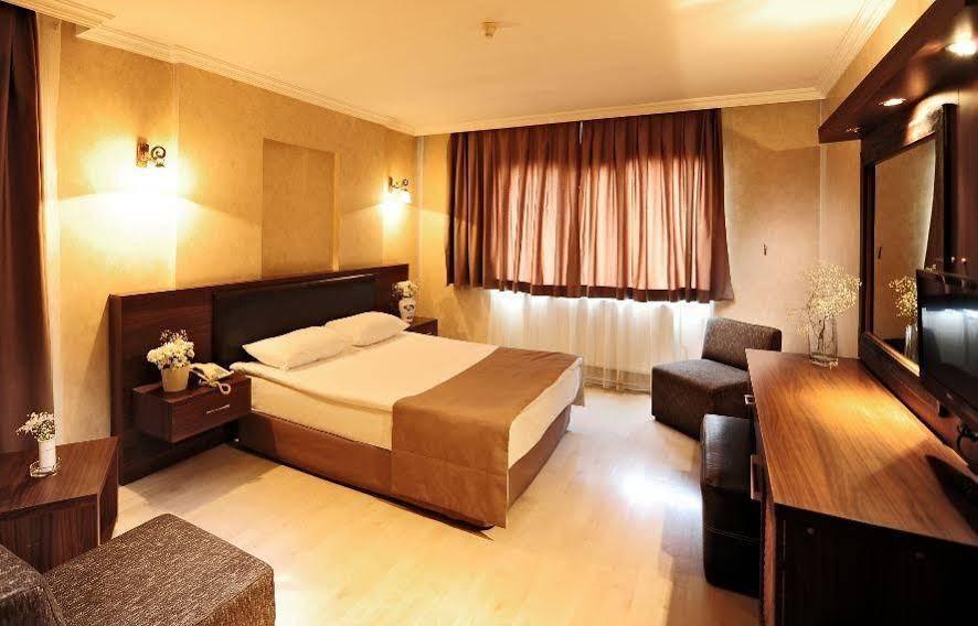 Uestuen Hotel Alsancak Ізмір Екстер'єр фото